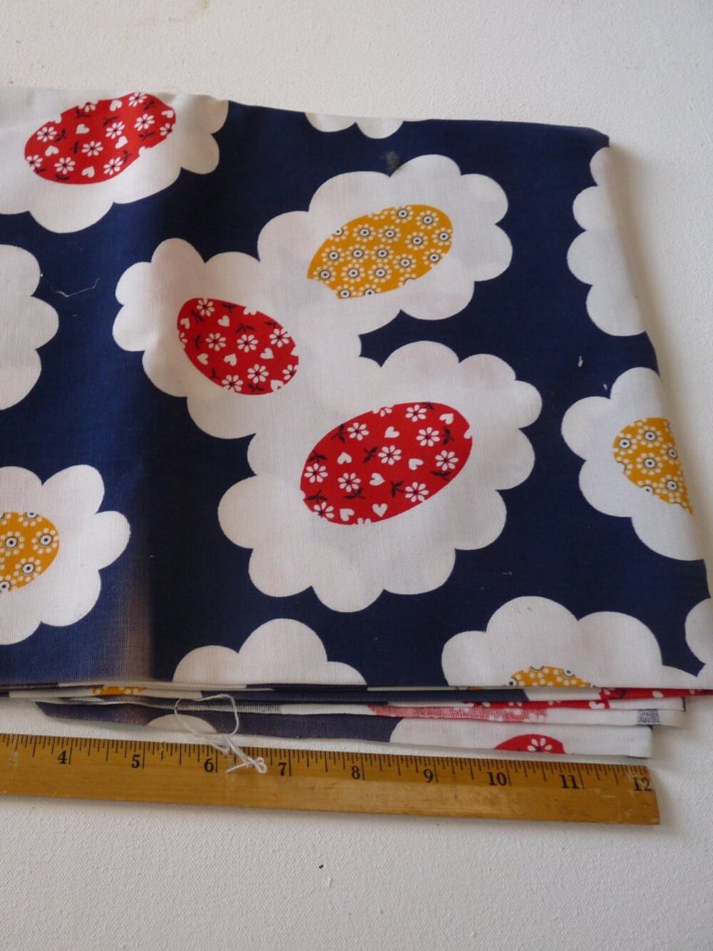 Vintage 70s daisy flower power fabric 1 2/3 yds cotton sports weight navy red